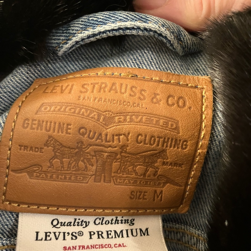Levi's Classic Blue Denim Jacket with Real Black Mink Fur - Picture 2 of 4